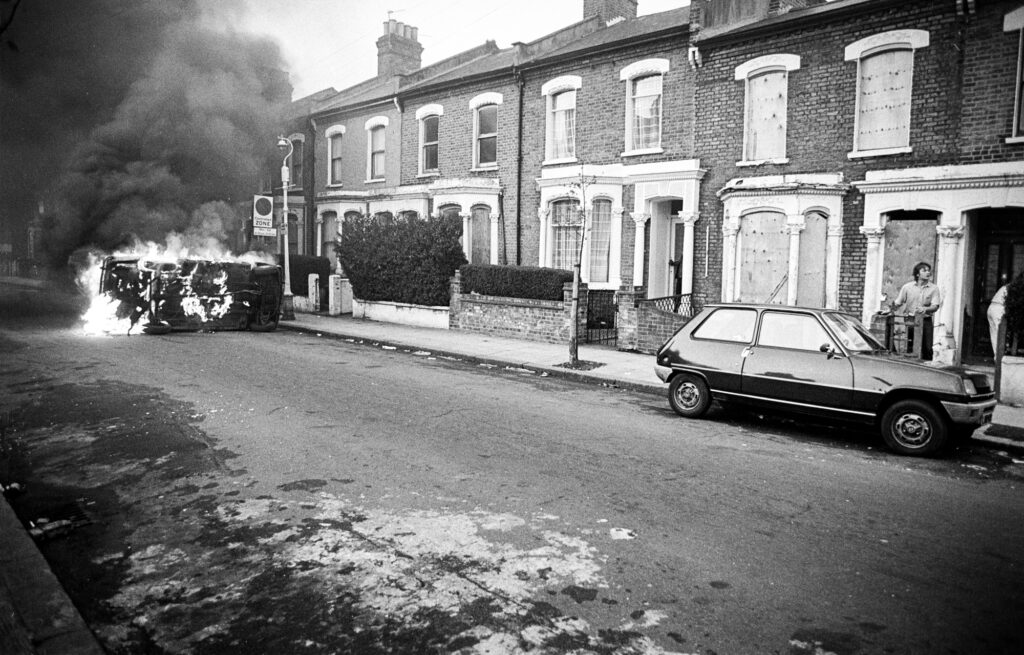 Railton rd, another car burns.